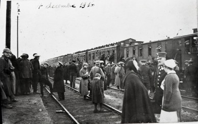 Virton-St Mard-train de la déportation + déportés (déc 1916).jpg